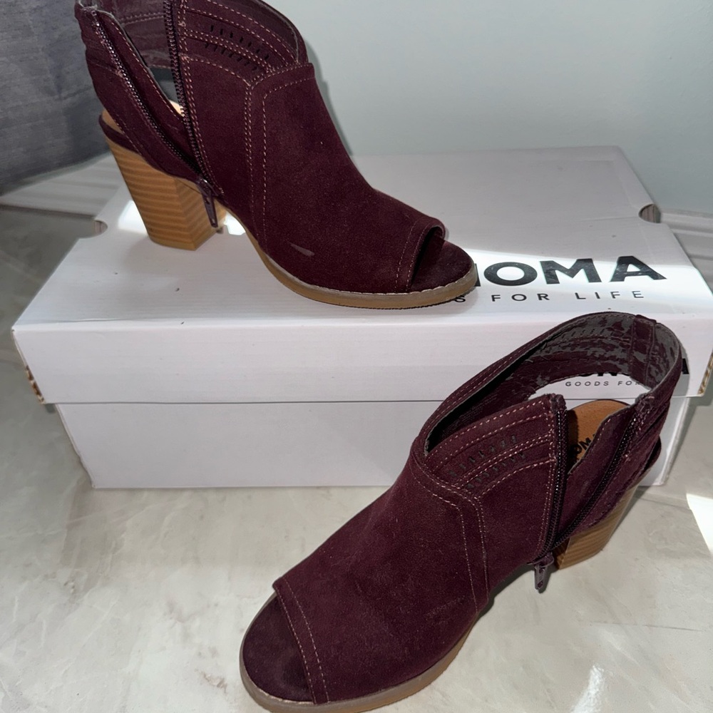 Soma Maroon Peep-Toe Heeled Boots